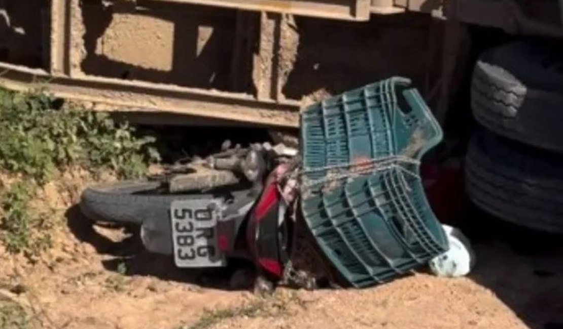 Acidente com micro-ônibus escolar provoca morte de motociclista e deixa três feridos em Piranhas