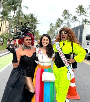 Teca Nelma marca presença na Parada do Orgulho LGBTQIAPN+ e reforça políticas públicas pela causa