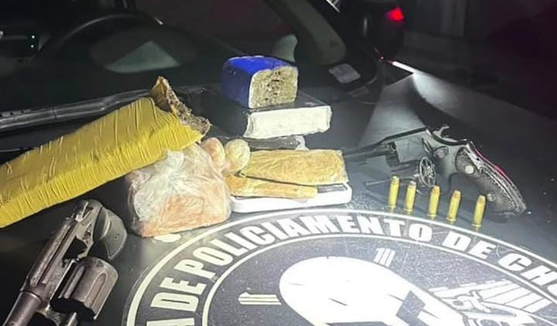 Ex-detento é preso com arma de fogo e drogas no Clima Bom, em Maceió