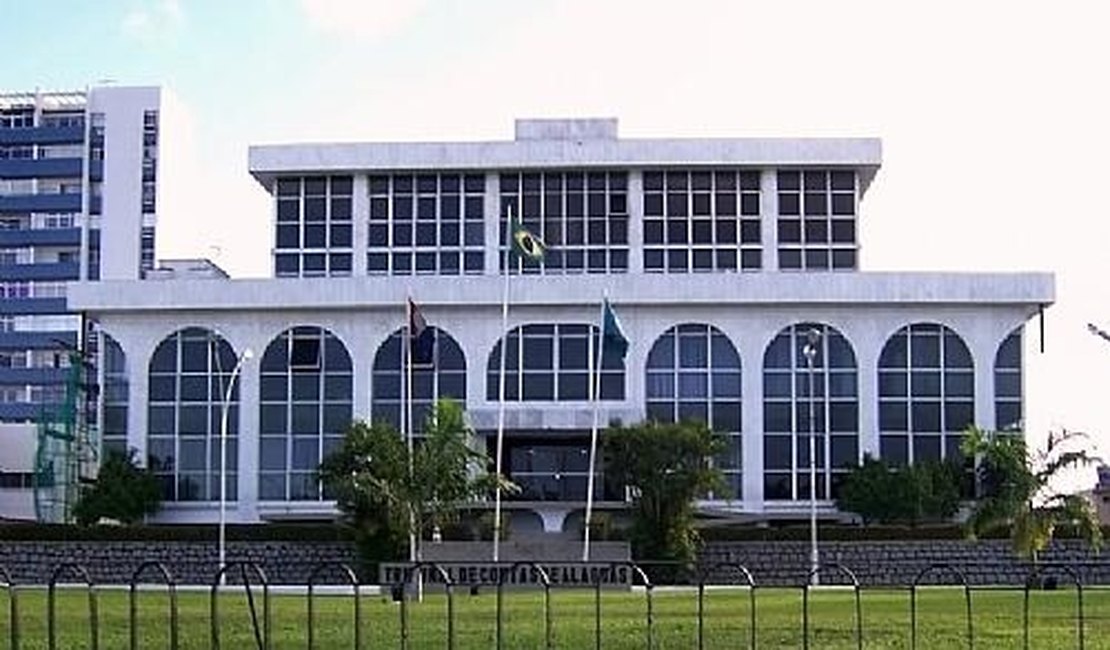 Prefeitos e presidentes de Câmaras deixaram de prestar contas