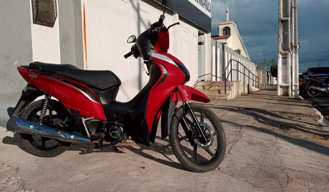 Homem tenta vender moto roubada pela internet e acaba preso