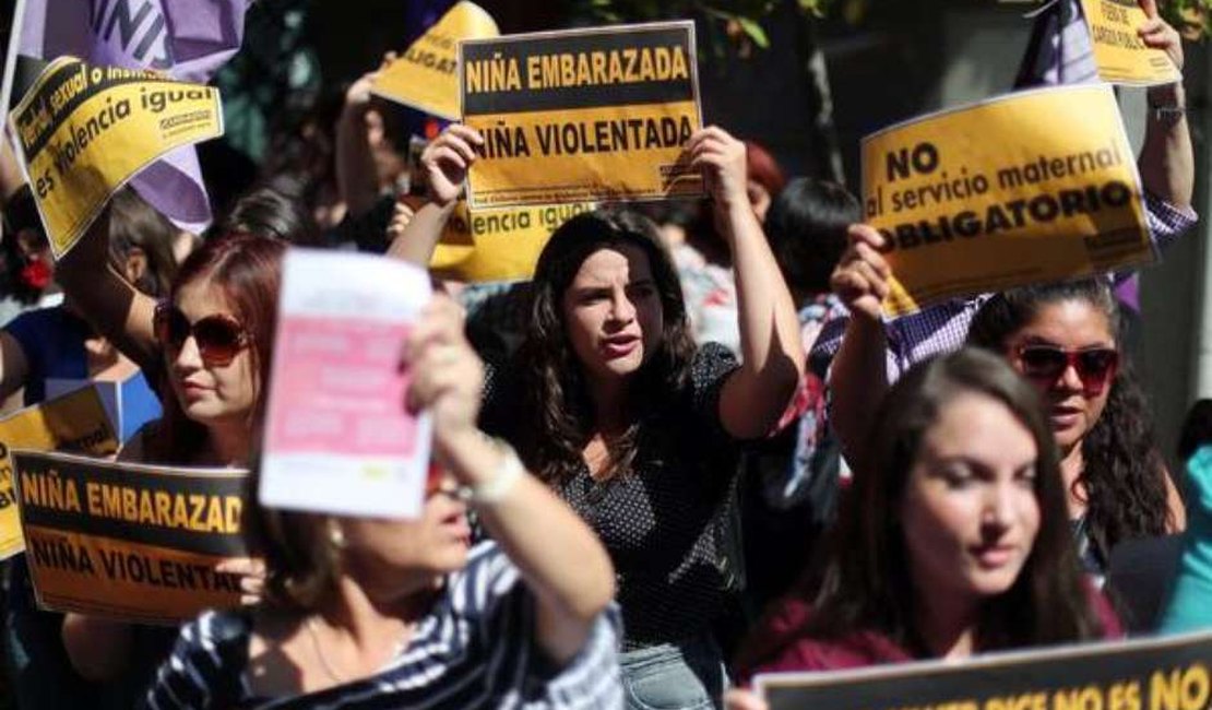 Mulheres são esfaqueadas em marcha pró-aborto no Chile