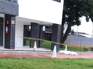 Mulher cai do nono andar de prédio, em Arapiraca