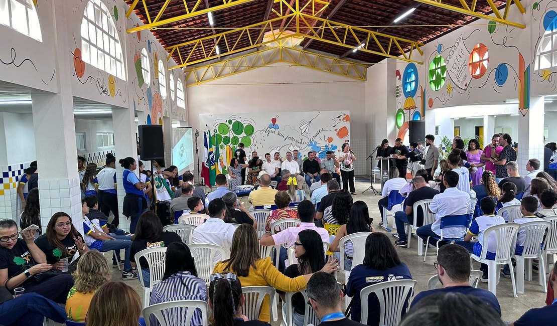 [Vídeo] Luciano Barbosa entrega escola e anuncia construção de moderno ginásio de esportes na Massaranduba