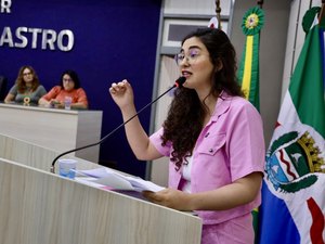 Teca Nelma vota contra novo pedido de empréstimo da Prefeitura e cobra transparência sobre uso de recursos