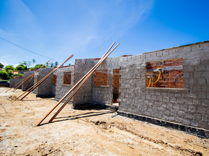 Governador assina ordem de serviço para construção de casas para marisqueiras do Pilar