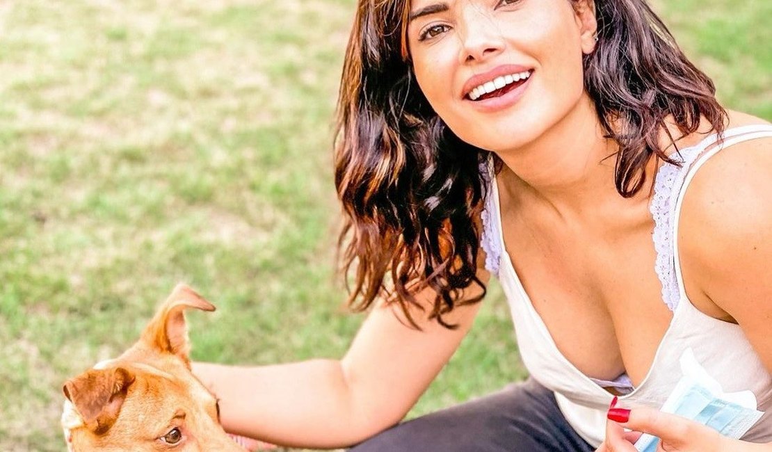 Vanessa Giácomo adota cadela vítima de maus tratos