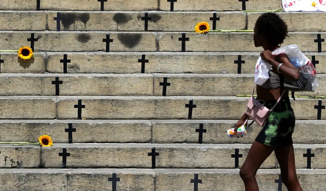 Mortes violentas caem 8,2% no país em 2025; feminicídios aumentam 4%
