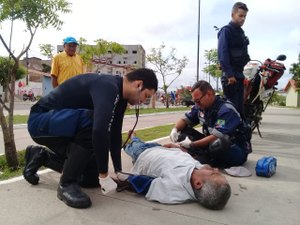 Idoso passa mal no Centro de Arapiraca e recebe atendimento médico