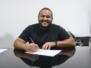 Prefeito assina ordem de serviço para construir CAF em Matriz de Camaragibe