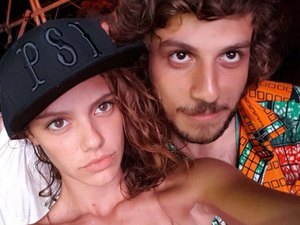 Chay Suede e Laura Neiva já sabem o sexo do bebê