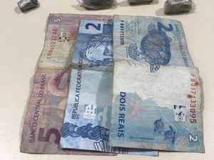 Homem é preso com 12 bombinhas de maconha em residência, em Arapiraca