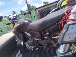 Polícia recupera motocicleta roubada que estava sendo usada em assaltos, em Coruripe