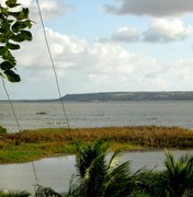 Dois jovens morrem afogados tentando fugir com moto roubada na Lagoa Mundaú