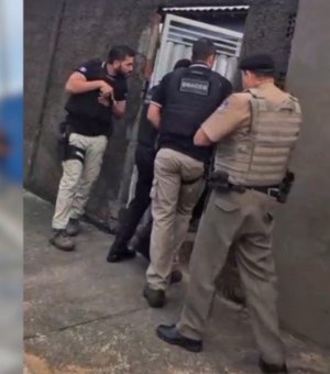 Operação contra Comando Vermelho em AL prende 12 pessoas e apreende R$100 mil