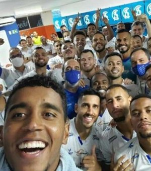 Após vitória de virada, atacante do CSA tira onda com Cruzeiro: 'Fala, Zezé'
