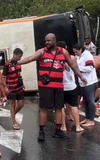 Ônibus com torcedores do Flamengo tomba a caminho da Argentina para jogo da Libertadores
