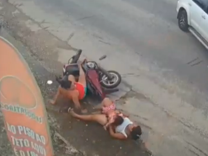 Colisão entre carro e moto em Penedo deixa três feridos; criança está entre as vítimas