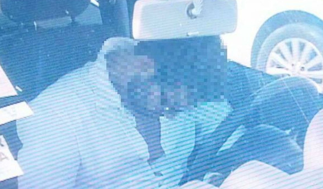 Motorista adormece ao volante e para o trânsito