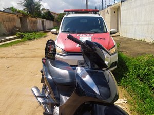 Dono de residência denuncia inquilino com moto suspeita de furto no bairro Arnon de Melo em Arapiraca