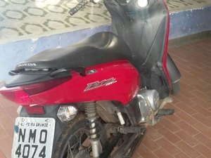 Polícia prende homens que observavam corpo no Lago da Perucaba com moto roubada