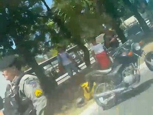 Motociclista fica ferido após colisão entre motos na Avenida Fernandes Lima