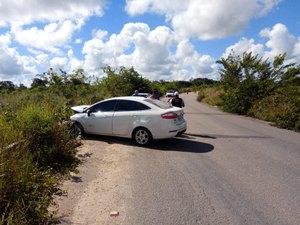 Colisão frontal entre veículos é registrada em curva da AL-105