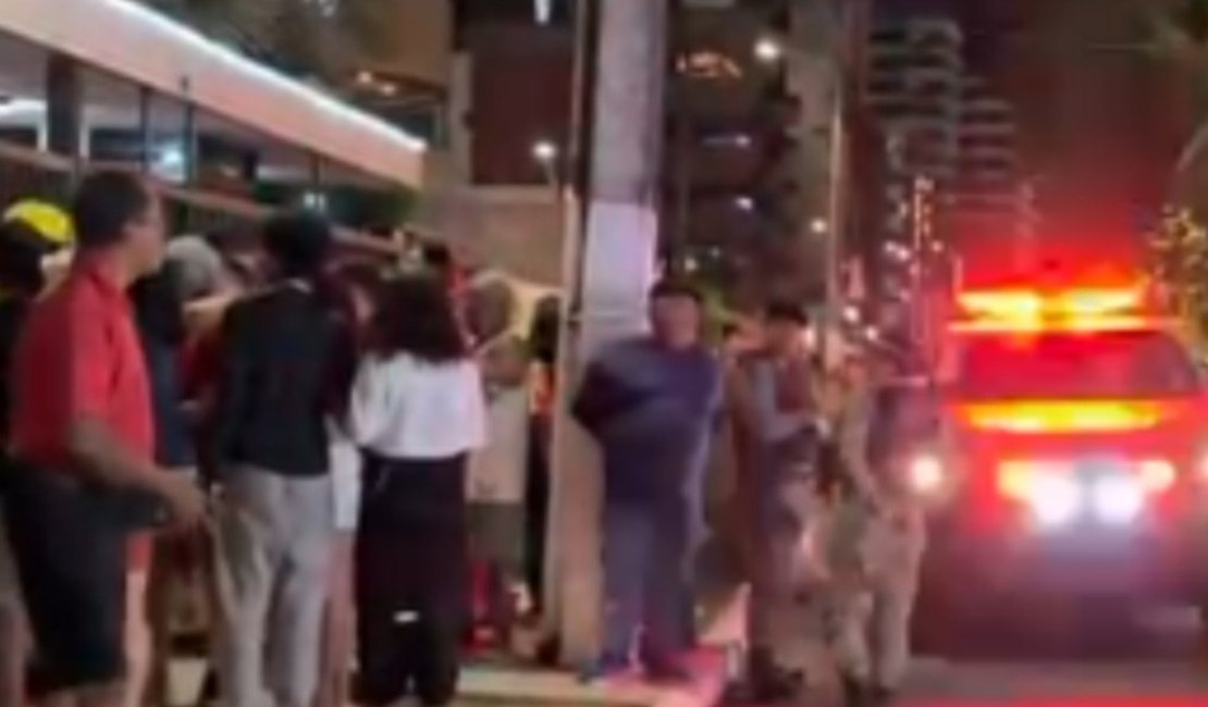 Turista é preso após agredir companheira na orla da Ponta Verde, em Maceió