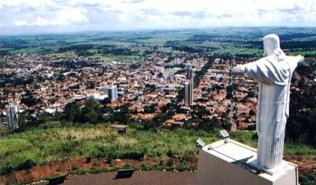 Salário de vereadores cai para R$970 em cidade do Paraná