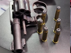 Condenado por homicídio da esposa é preso com arma de fogo no bairro Clima Bom