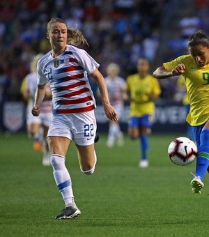 Seleção feminina sofre virada, goleada e perde título para os EUA