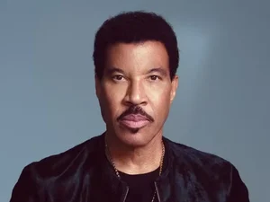 Lionel Richie é internado na UTI após show, diz site