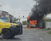 Ônibus é consumido por chamas no Feitosa e assusta passageiros em Maceió