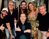 Com pé enfaixado, Faustão aparece ao lado de Gusttavo Lima e amigos