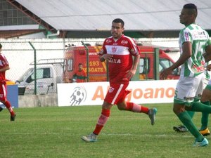 Sérgio Mota marca três e CRB vence Miguelense por 4 a 0, em Coruripe
