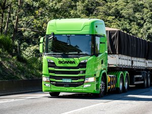 Caminhões movidos a GNV são apresentados por Algás e Scania em evento na Capital alagoana