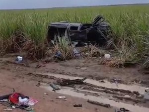 Mulher morre e outras três pessoas ficam feridas após caminhonete capotar na AL-220