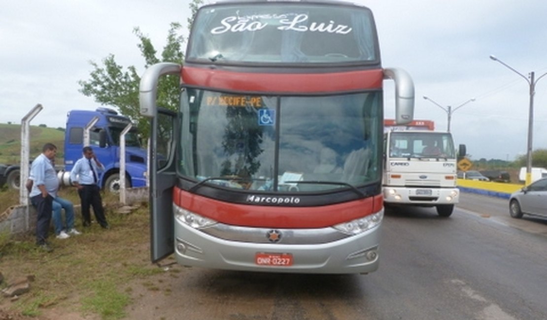 PRF flagra mulher transportando cocaína em ônibus interestadual