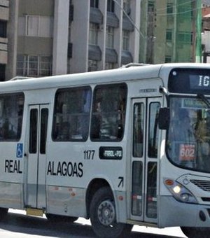 Trio armado sequestra ônibus e promove arrastão entre passageiros