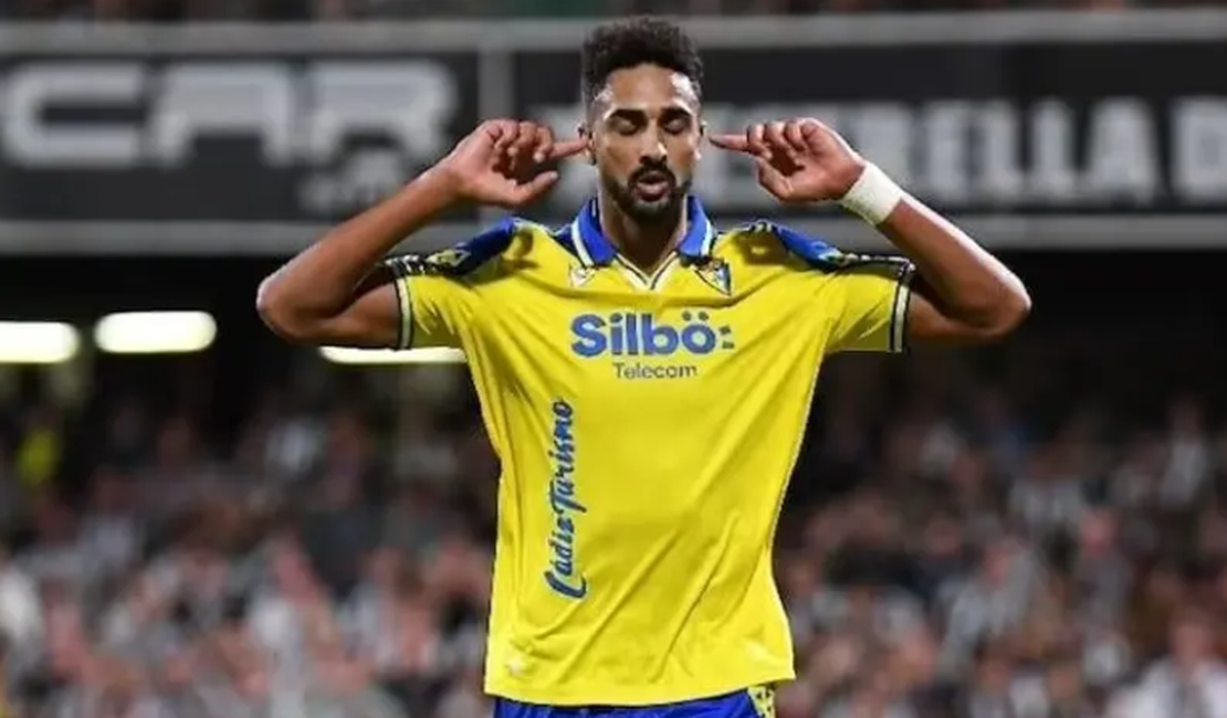 Botafogo avança pela contratação de Chris Ramos, do Cádiz CF