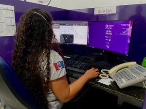 [Vídeo] Primeiro dia da “Cabine Lilás” registra cerca de 20 denúncias de violência contra a mulher em AL