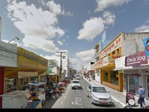 Dez celulares e trinta perfumes foram roubados de loja em Arapiraca