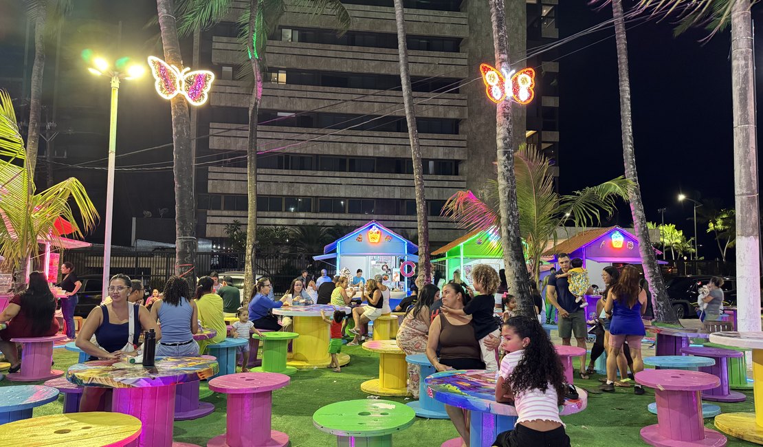 Vila das Crianças encanta o público com luzes e brinquedos acessíveis