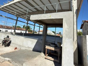 Quadras poliesportivas de Caraíbas do Lino e Alto Bonito entram na reta final das obras em Delmiro Gouveia