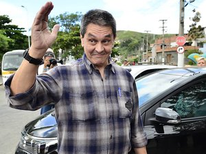 Operação da PF mira Roberto Jefferson e ativistas bolsonaristas
