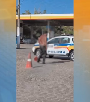Homem é preso por atacar filho com golpes de faca e reagir à abordagem da PM em Minas