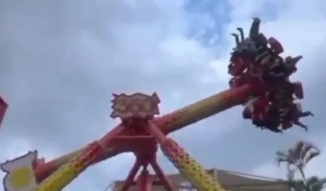 [Vídeo] Criança é lançada por brinquedo em parque na Indonésia e sofre fraturas