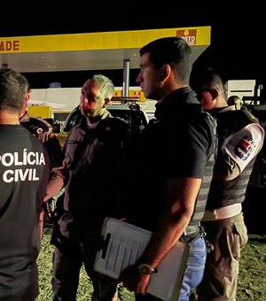 Policiais cumprem mandado de prisão e prendem mulher citada na Operação Quebra-Cabeça em Penedo