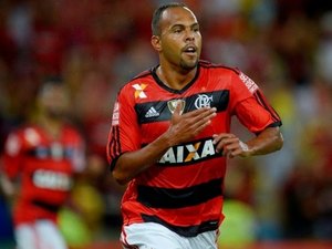 Alecsandro sofre fratura na face em jogo do Fla e será operado nesta quinta