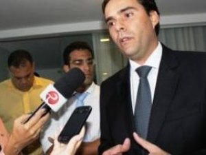 Presidente da Câmara determina desconto nos salários por ausência